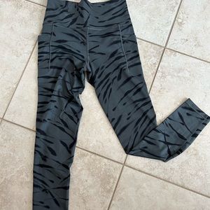 Athleta Salutation stash tight
